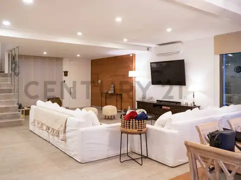 Casa en Venta en General Roca, USD 500.000
