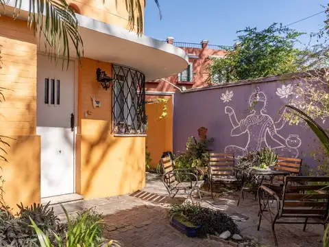 Casa 7 ambientes con 2 baños
