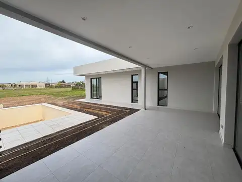 CASA EN ALQUILER ESCOBAR