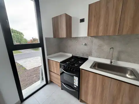 Casa 4 ambientes con 2 baños