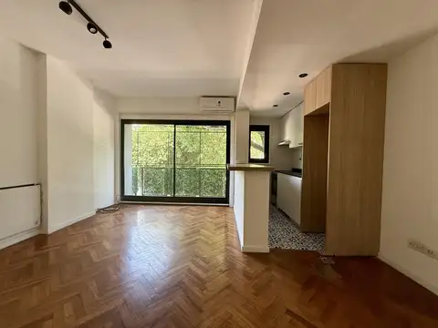 Departamento en alquiler con baulera y balcón frente al CASI, San Isidro.