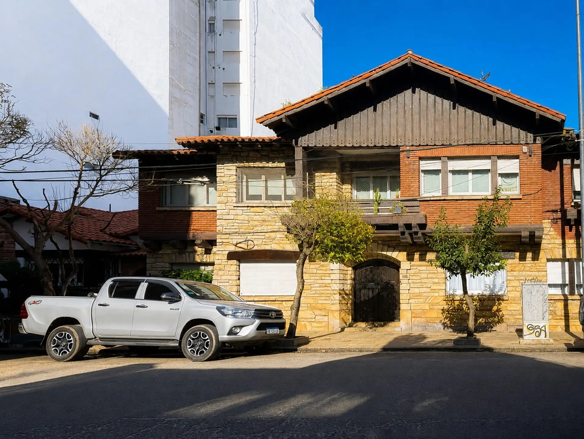 VENTA PH EN ESQUINA 4 AMB PLAZA MITRE