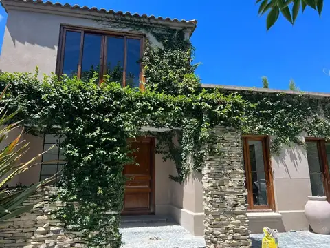 VENTA CASA EL ENCUENTRO CON PILETA