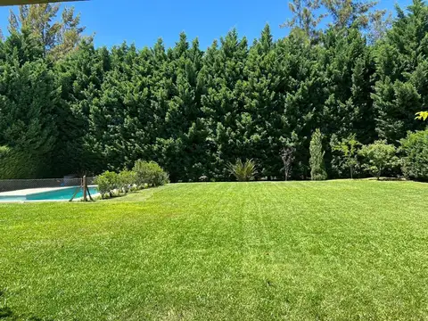 Casa 6 ambientes con 2 baños