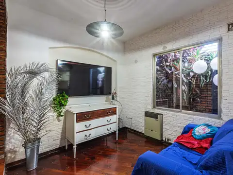 Casa 7 ambientes con 1 baño