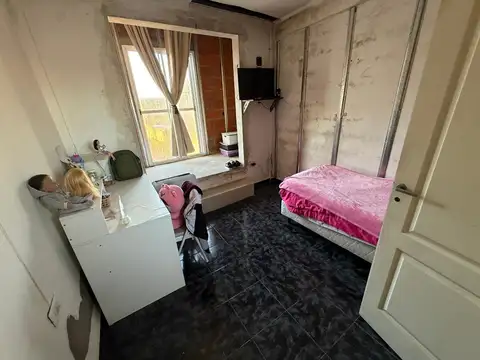 CASA MULTIFAMILIAR 4 AMBIENTES PILETA LAVADERO