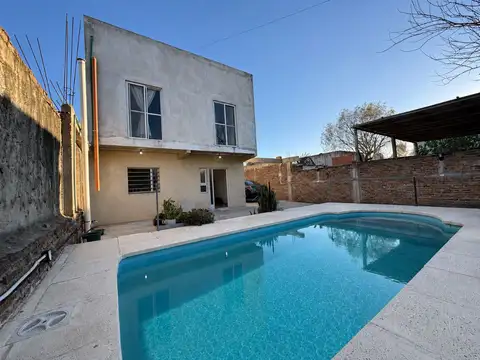 CASA MULTIFAMILIAR 4 AMBIENTES PILETA LAVADERO