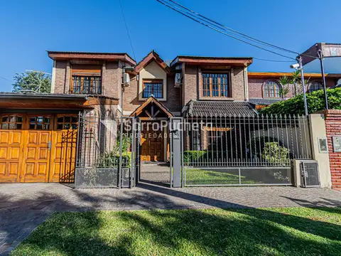 Venta casa 5 ambientes con piscina y galería en Castelar Norte sobre Larralde