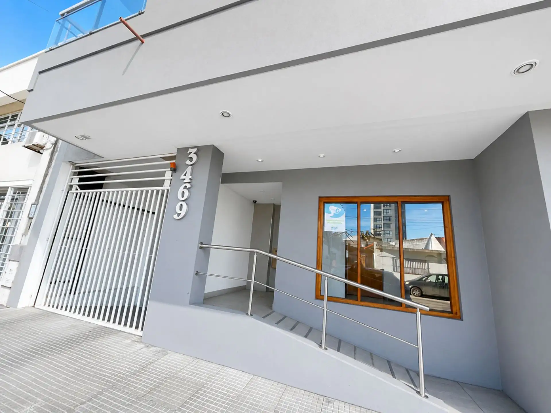 Venta departamento 2 ambientes al frente y cochera