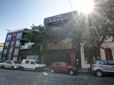 Imponente local en polo de indumentaria y gastronomico, ideal para inversor que busque renta