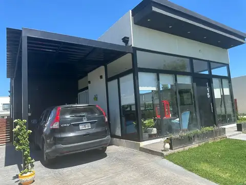 Casa 4 ambientes con 4 baños