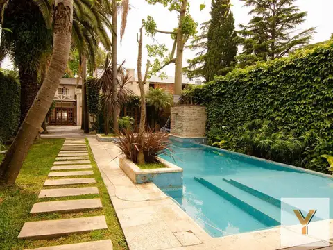 Casa venta 4 dormitorios  4 baños 3 cocheras 600mts2 totales - Ringuelet