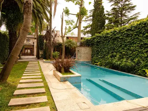 Casa venta 4 dormitorios  4 baños 3 cocheras 600mts2 totales - Ringuelet