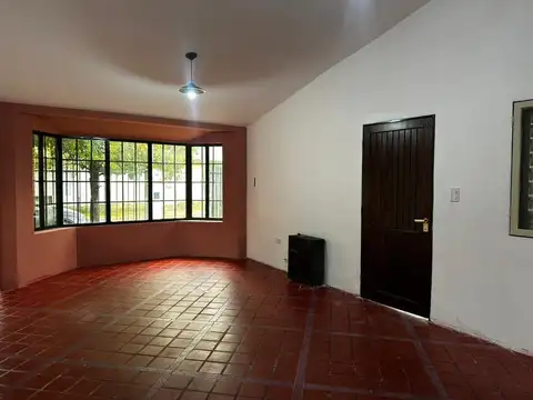 Casa en Alquiler con 1 cochera