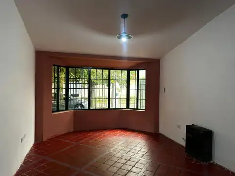 Casa 5 ambientes con 1 baño