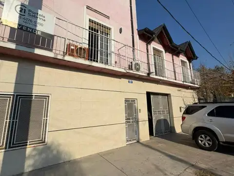 Casa en venta con local sobre avenida en Moreno