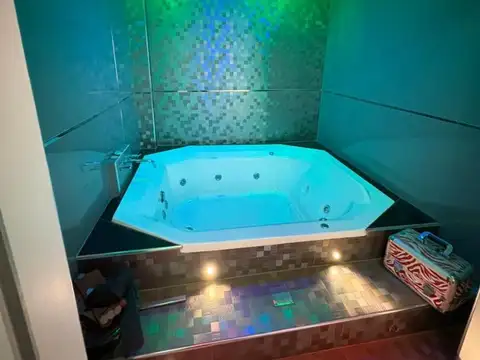Casa en venta con local sobre avenida en Moreno