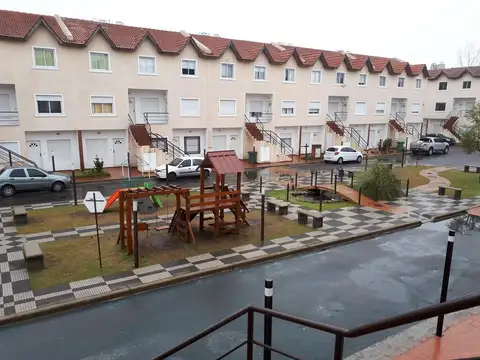 Ph. tipo casa, a 5 min d Av Gral Paz. Italia entre Av Fleming y Canese.