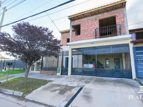 Casa en Venta con cochera en El Huaico