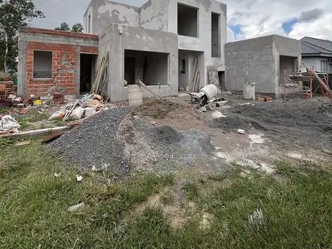 Casa en Venta en Praderas De San Lorenzo, USD 480.000