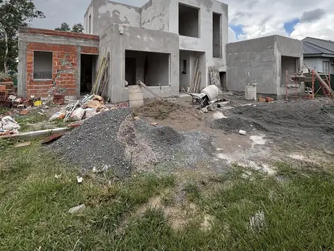 Casa en Venta en Praderas De San Lorenzo, USD 440.000