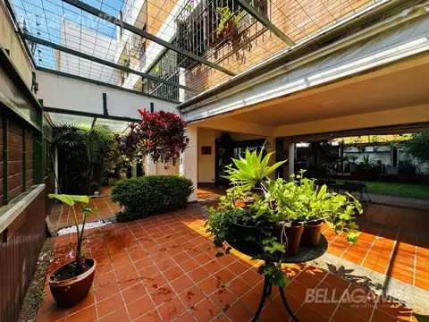 Casa 5 ambientes con 4 baños