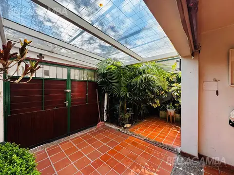 Casa en Venta con 4 cocheras