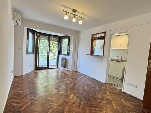 ALQUILER RESIDENCIAL DEPARTAMENTO 2 AMB CON COCHERA Y BALCON AL FRENTE TIGRE CENTRO