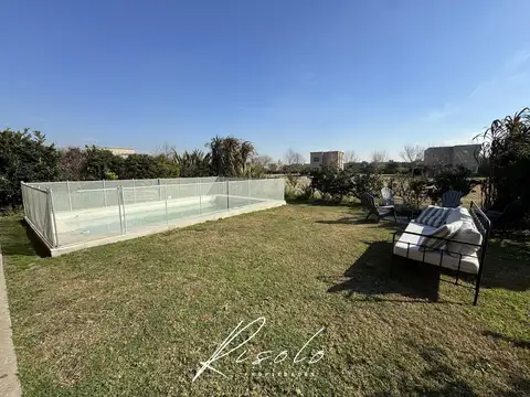 Casa en Venta con 4 cocheras