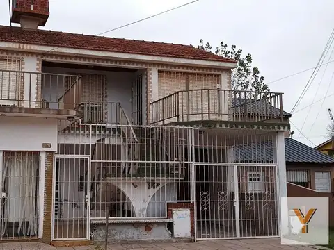 Casa en venta - 8 Dormitorios 6 Baños - 464Mts2 - San Clemente del Tuyú