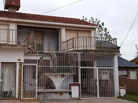 Casa en venta - 8 Dormitorios 6 Baños - 464Mts2 - San Clemente del Tuyú