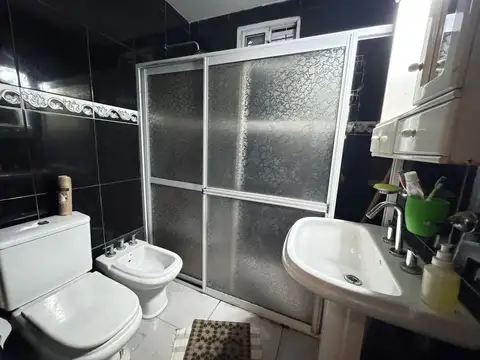 Casa 5 ambientes con 1 baño