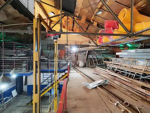 Venta Galpón con elevador