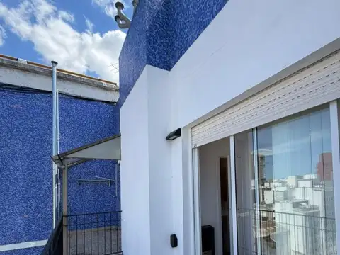 Departamento de 1 ambiente a la calle con balcón terraza