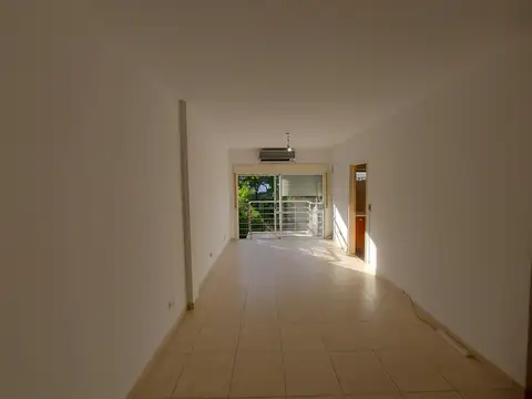 J Cubas 2800, Piso 2