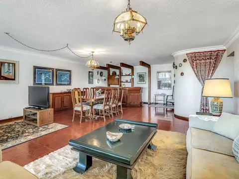 Departamento 6 ambientes con 4 baños