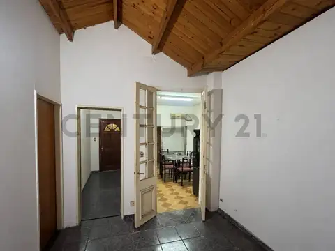 PH DE AMPLIAS DIMENSIONES, DOBLE ACCESO Y TERRAZA – NUEVA POMPEYA