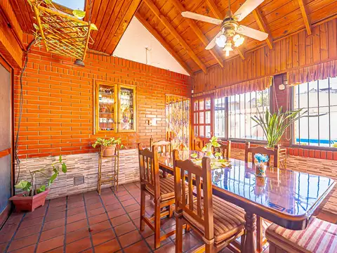 VENTA CASA VILLA LUZURIAGA JARDIN PÍLETA COCHERA