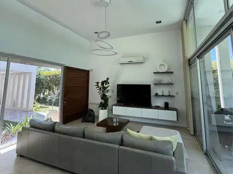 Avenida Fuerza Aerea 4200