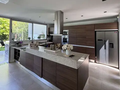 Avenida Fuerza Aerea 4200