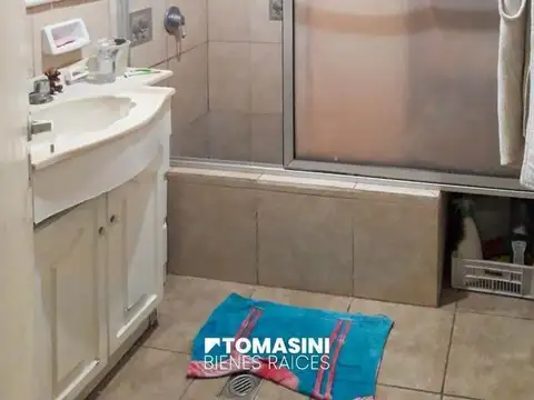 Casa 2 ambientes con 2 baños