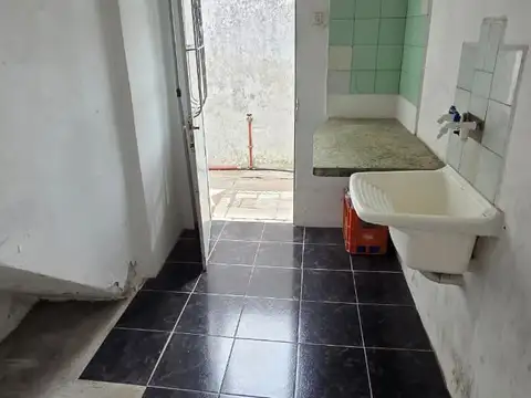 Amplio ph tipo casa 3 amb con lavadero, patio y terraza. Ubicado en Peña 930, Banfield