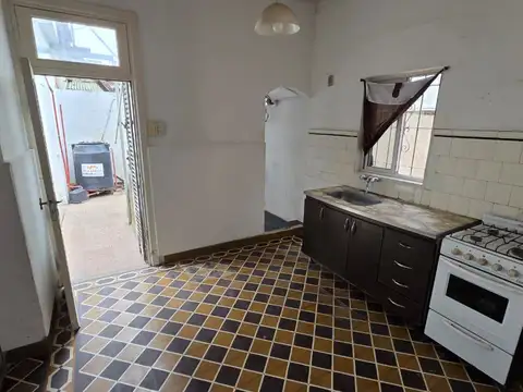 Depto Tipo Casa en Alquiler en Banfield, $ 650.000