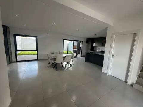 Depto Tipo Casa en Venta de 4 ambientes