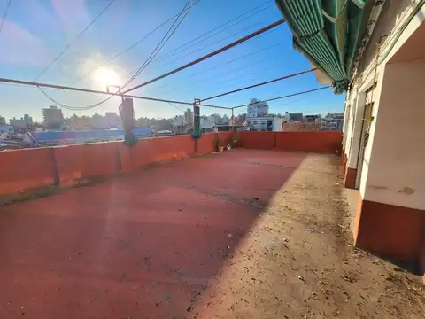 Departamento con patio en barrio Abasto