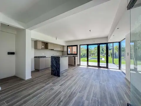 Casa en Venta con 1 cochera