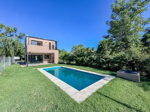 VENTA | PERMUTA - Casa a estrenar, 2 dormitorios con piscina, parrillero y cochera - El Molino, Rold