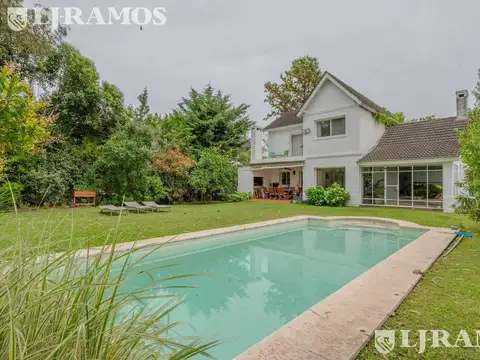 Casa en Venta con 6 cocheras