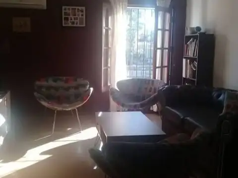 Casa 6 ambientes con 1 baño