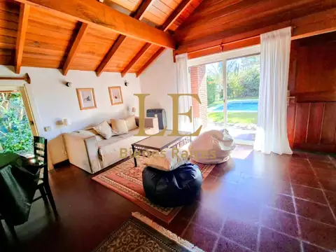 Casa en Venta con 3 cocheras